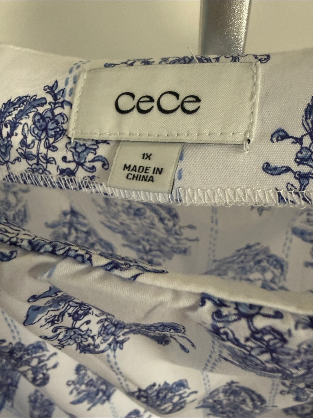 1X - EUC CeCe White Blouse with Blue Floral Print and Puff Sleeves - Picture 2 of 9